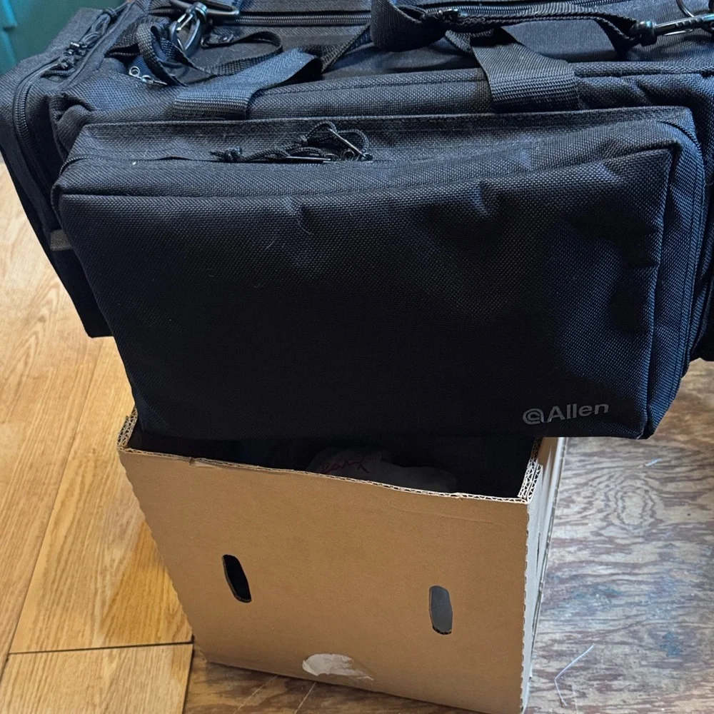 Black Storage duffle Gun Bag very spacious and a lots of space for everything
